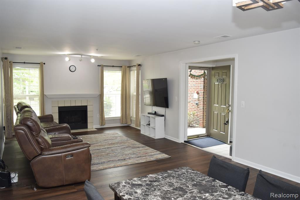 28138 CARLTON WAY Drive, Novi, MI 48377 — Photo 5