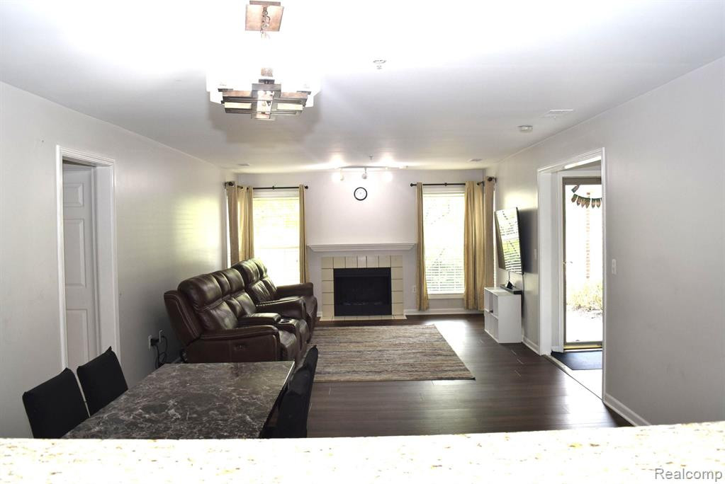 28138 CARLTON WAY Drive, Novi, MI 48377 — Photo 8