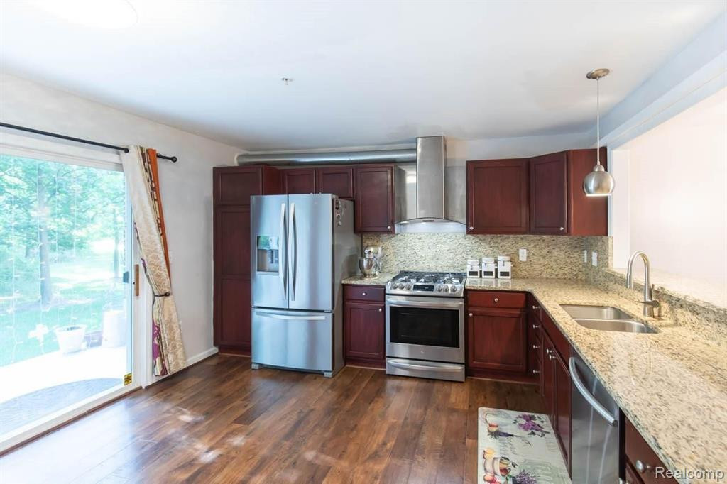 28138 CARLTON WAY Drive, Novi, MI 48377 — Photo 9
