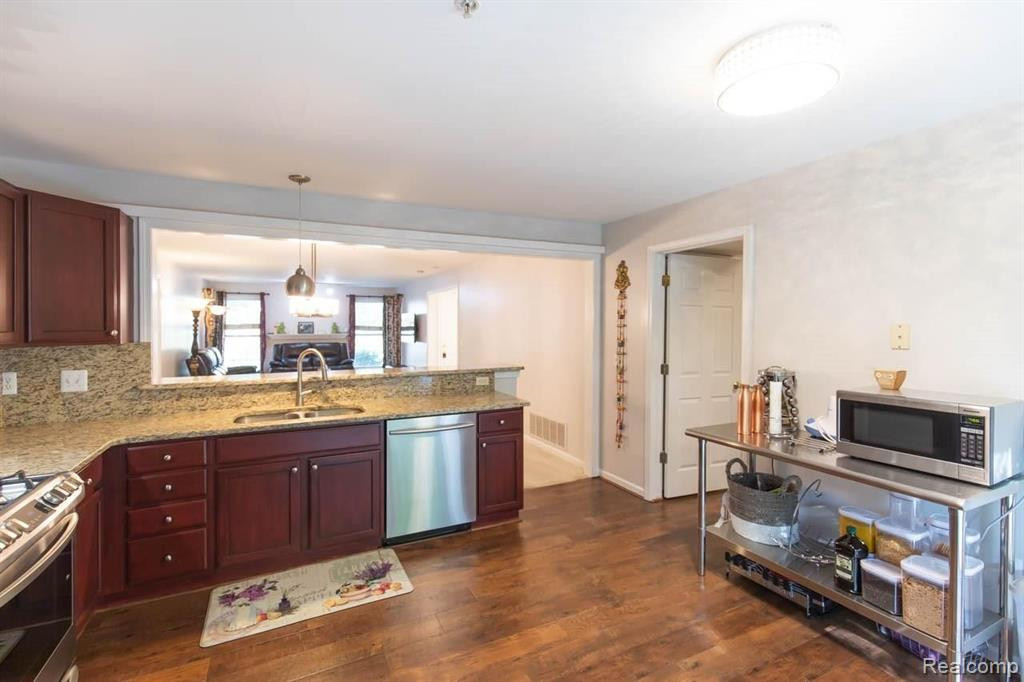 28138 CARLTON WAY Drive, Novi, MI 48377 — Photo 10
