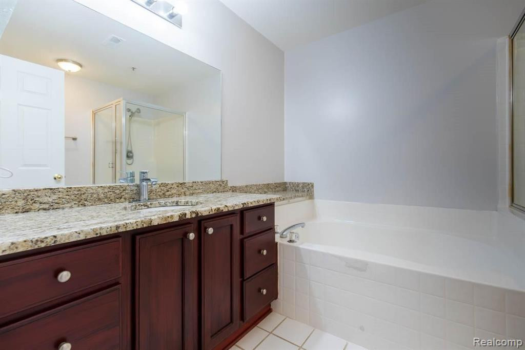 28138 CARLTON WAY Drive, Novi, MI 48377 — Photo 16