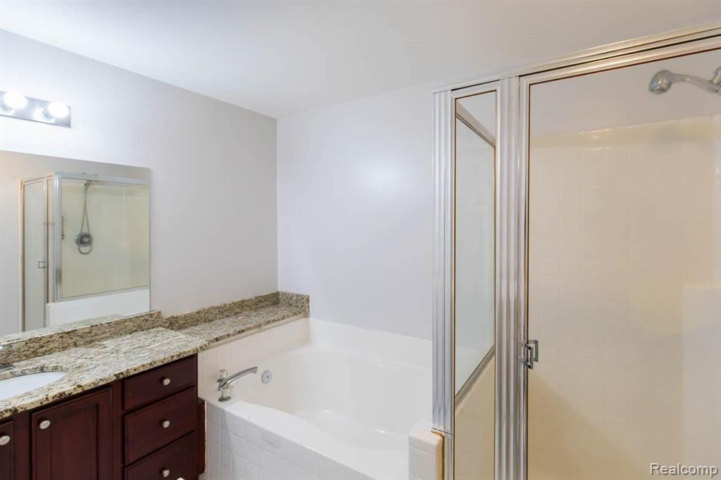 28138 CARLTON WAY Drive, Novi, MI 48377 — Photo 17