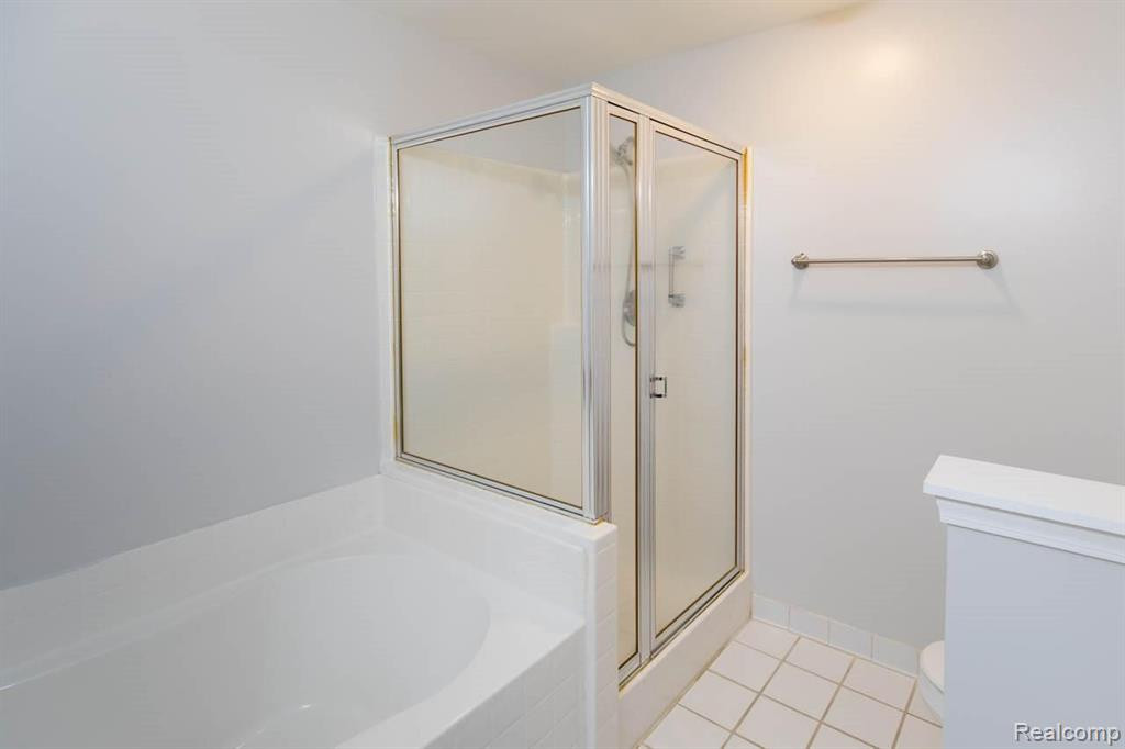 28138 CARLTON WAY Drive, Novi, MI 48377 — Photo 18