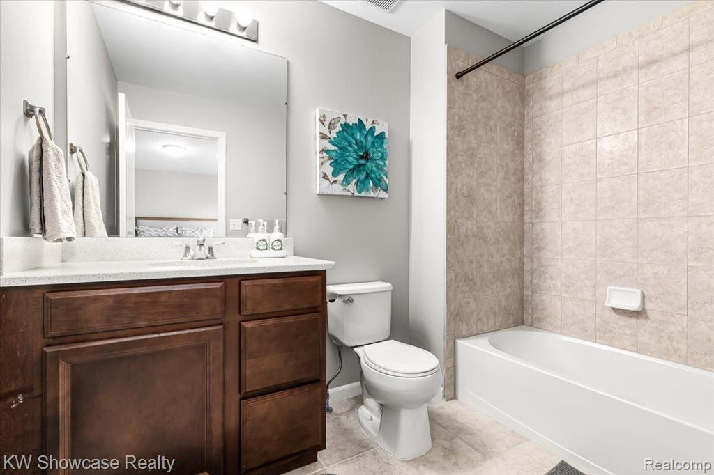 216 CUYAHOGA Court, South Lyon, MI 48178 — Photo 26