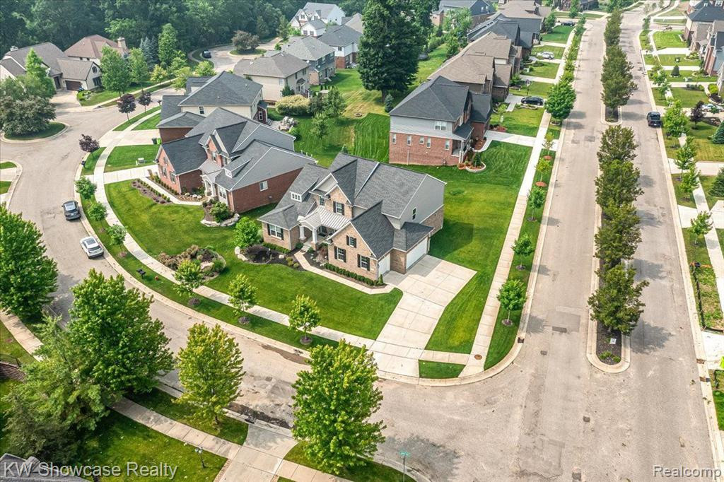 216 CUYAHOGA Court, South Lyon, MI 48178 — Photo 32