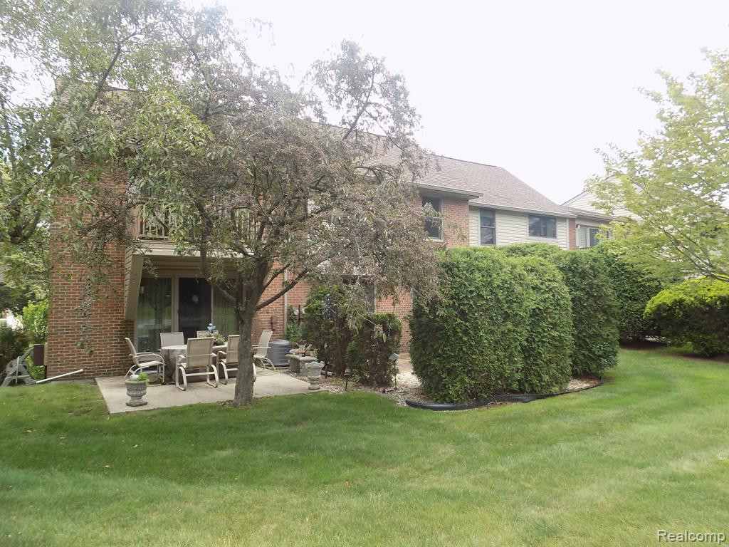 3735 OLD CREEK Road, Troy, MI 48084 — Photo 3