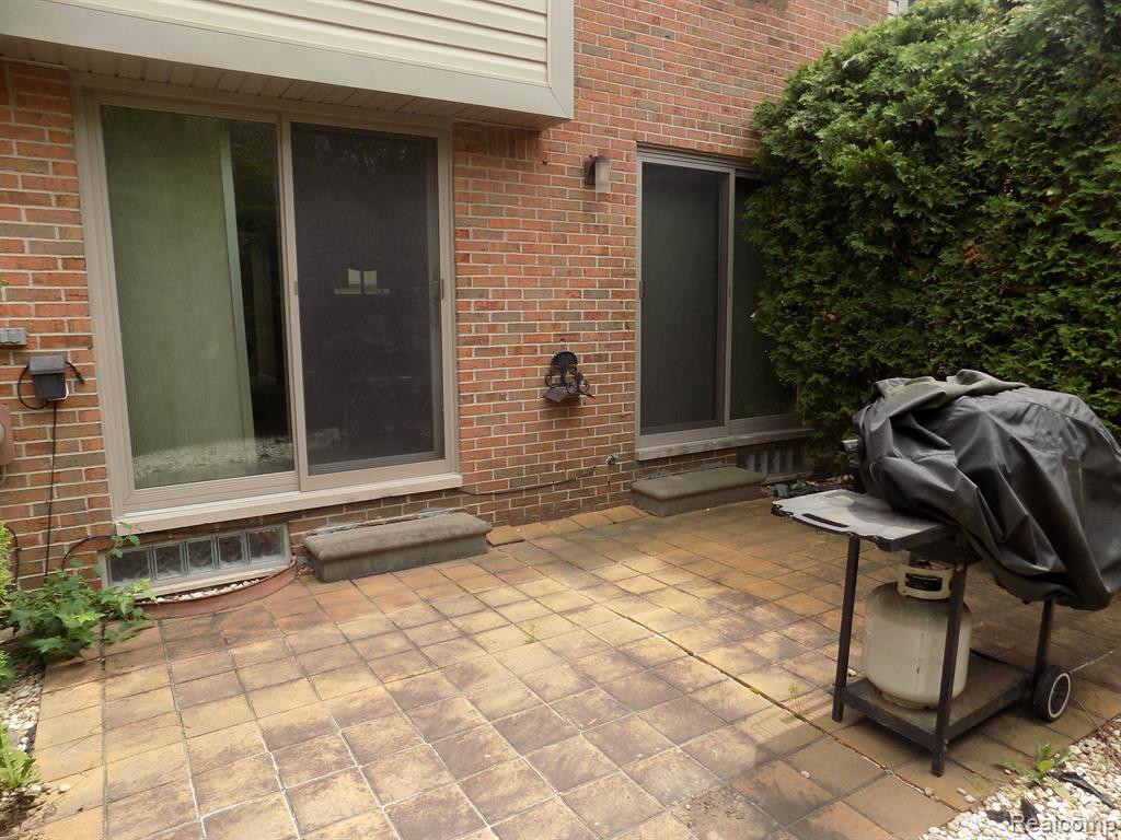3735 OLD CREEK Road, Troy, MI 48084 — Photo 4