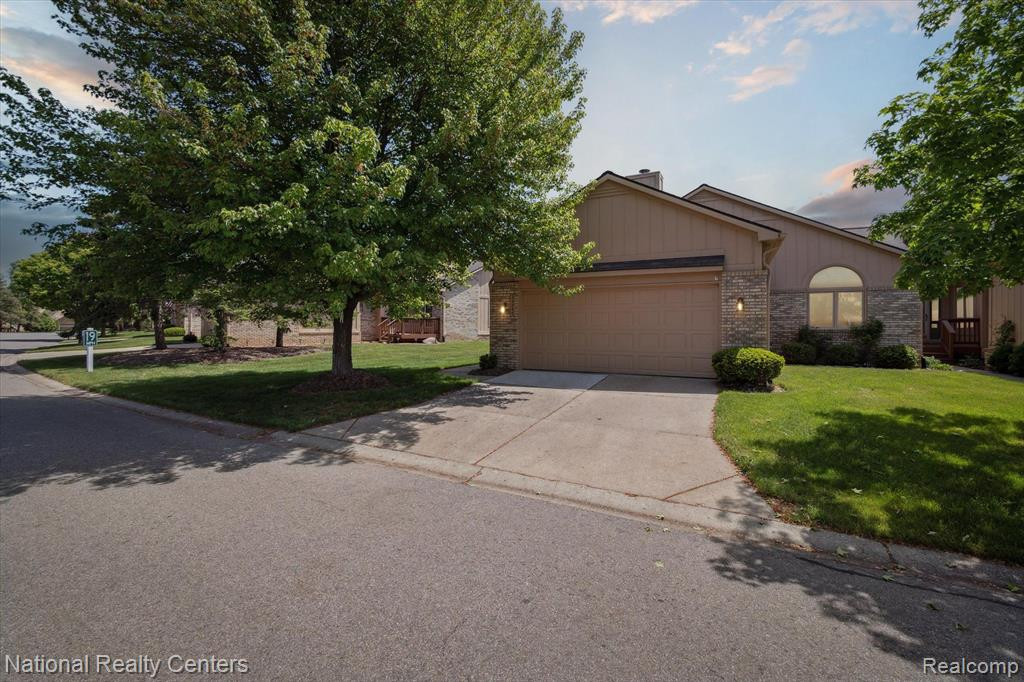 22080 RIVER PINES Drive, Farmington Hills, MI 48335 — Photo 2