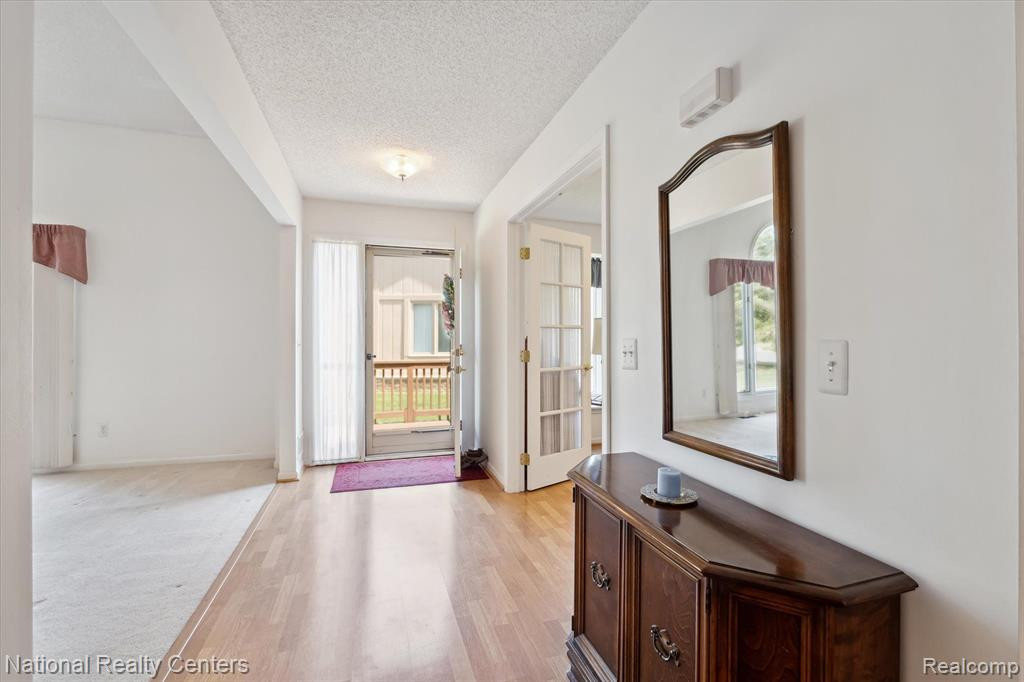 22080 RIVER PINES Drive, Farmington Hills, MI 48335 — Photo 7