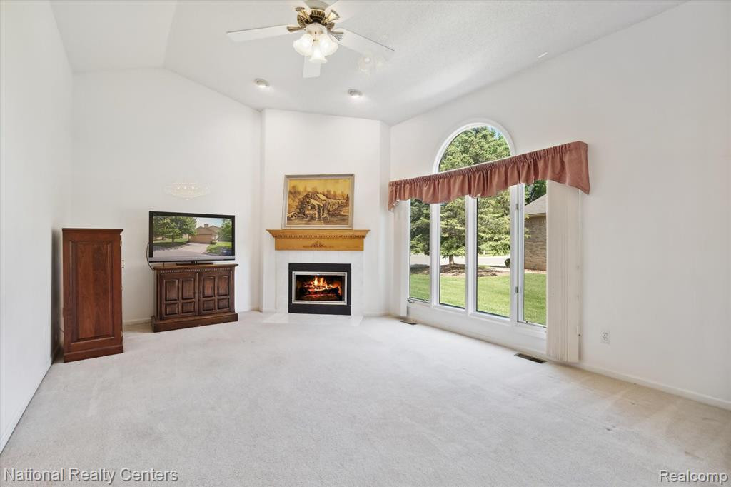 22080 RIVER PINES Drive, Farmington Hills, MI 48335 — Photo 10