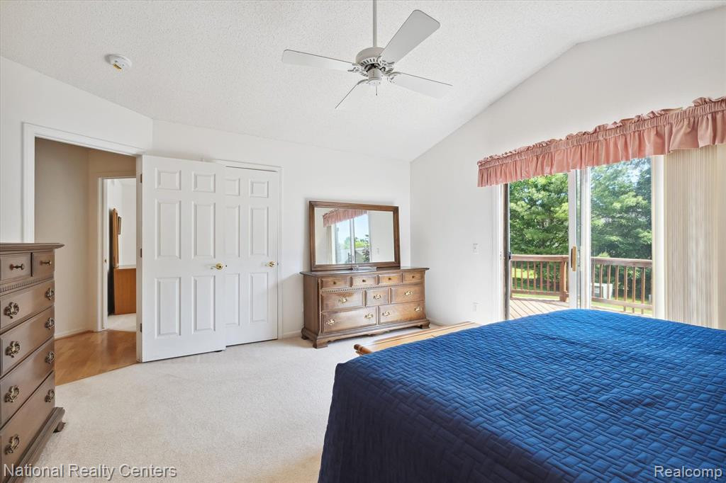 22080 RIVER PINES Drive, Farmington Hills, MI 48335 — Photo 27