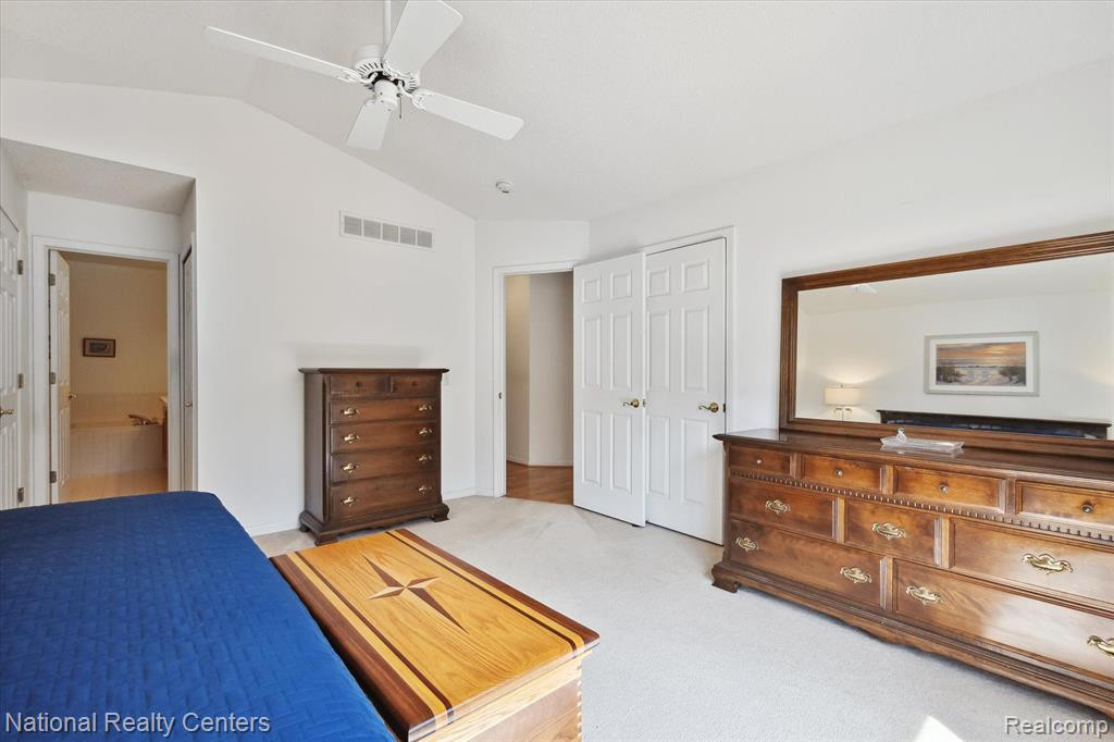 22080 RIVER PINES Drive, Farmington Hills, MI 48335 — Photo 28