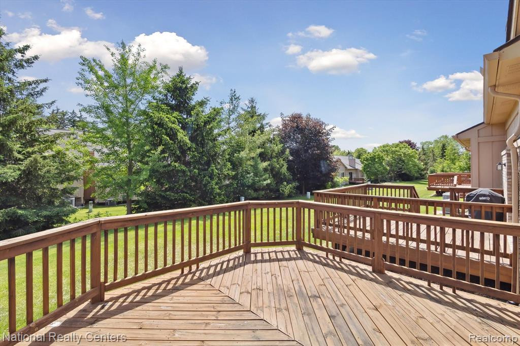 22080 RIVER PINES Drive, Farmington Hills, MI 48335 — Photo 42