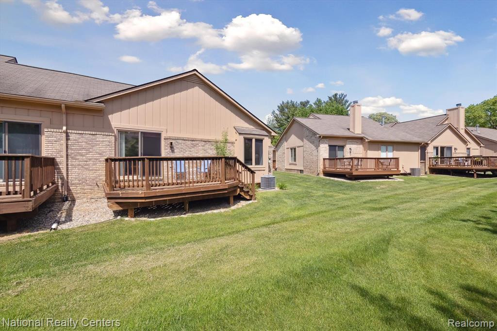 22080 RIVER PINES Drive, Farmington Hills, MI 48335 — Photo 43
