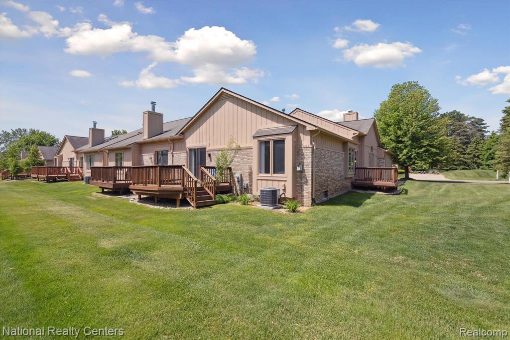 22080 RIVER PINES Drive, Farmington Hills, MI 48335 — Photo 45