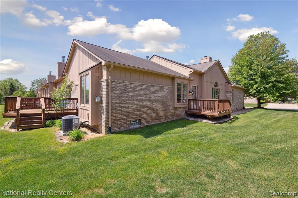 22080 RIVER PINES Drive, Farmington Hills, MI 48335 — Photo 46