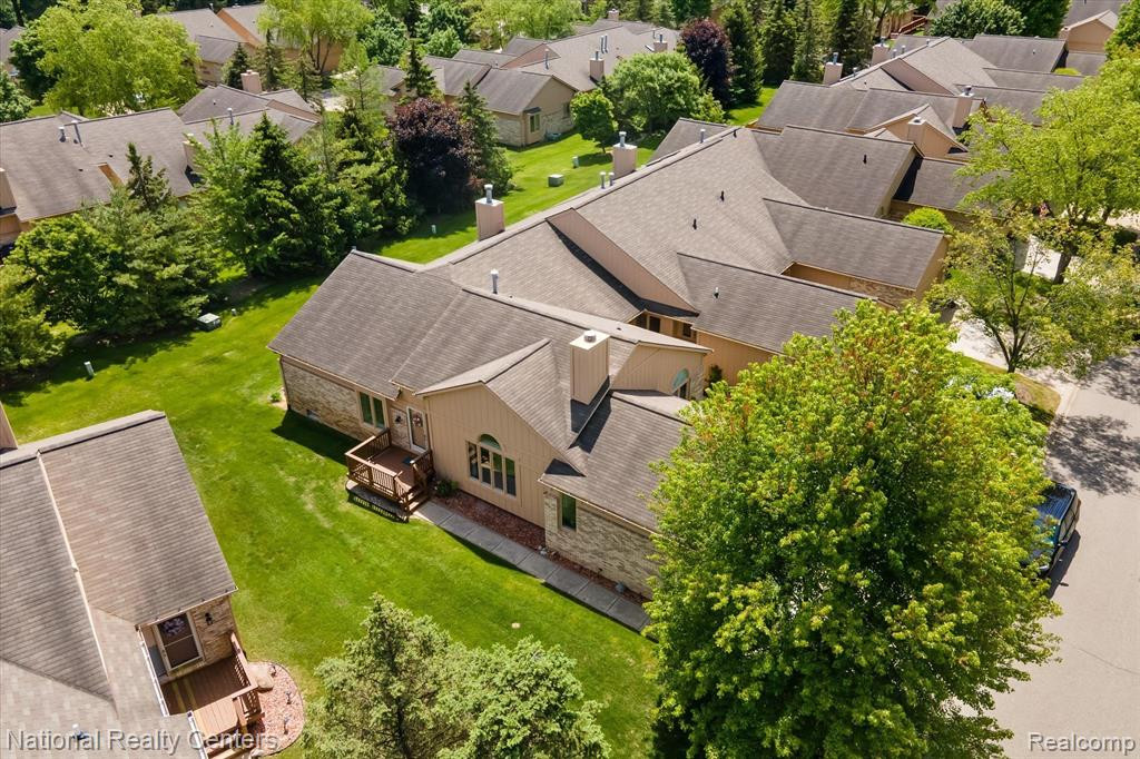 22080 RIVER PINES Drive, Farmington Hills, MI 48335 — Photo 48