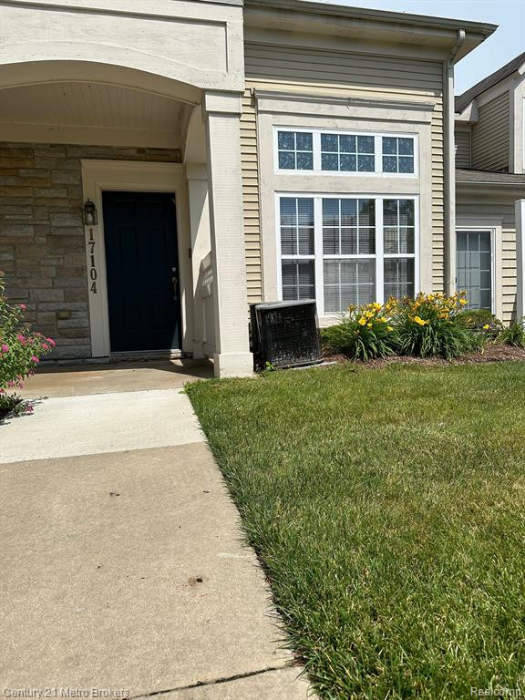 17104 ADDINGTON Drive, Commerce Twp, MI 48390 — Photo 2