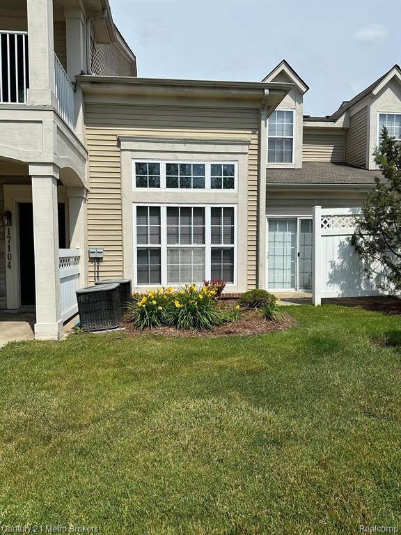 17104 ADDINGTON Drive, Commerce Twp, MI 48390 — Photo 3