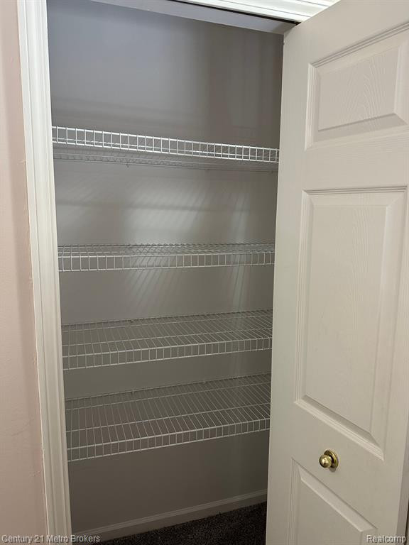 17104 ADDINGTON Drive, Commerce Twp, MI 48390 — Photo 9