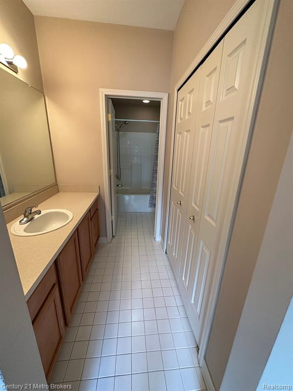 17104 ADDINGTON Drive, Commerce Twp, MI 48390 — Photo 13