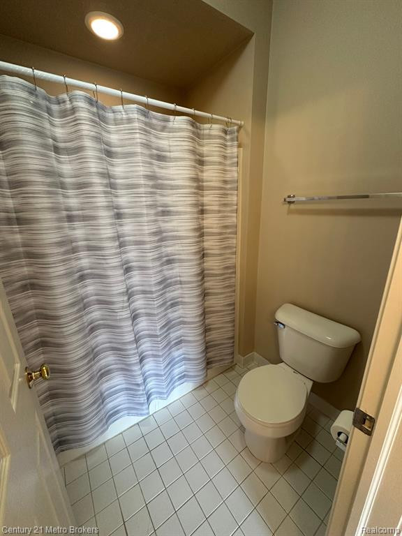 17104 ADDINGTON Drive, Commerce Twp, MI 48390 — Photo 14