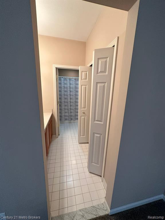 17104 ADDINGTON Drive, Commerce Twp, MI 48390 — Photo 19