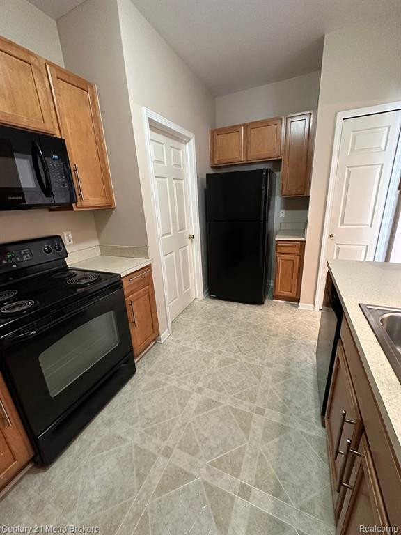 17104 ADDINGTON Drive, Commerce Twp, MI 48390 — Photo 36