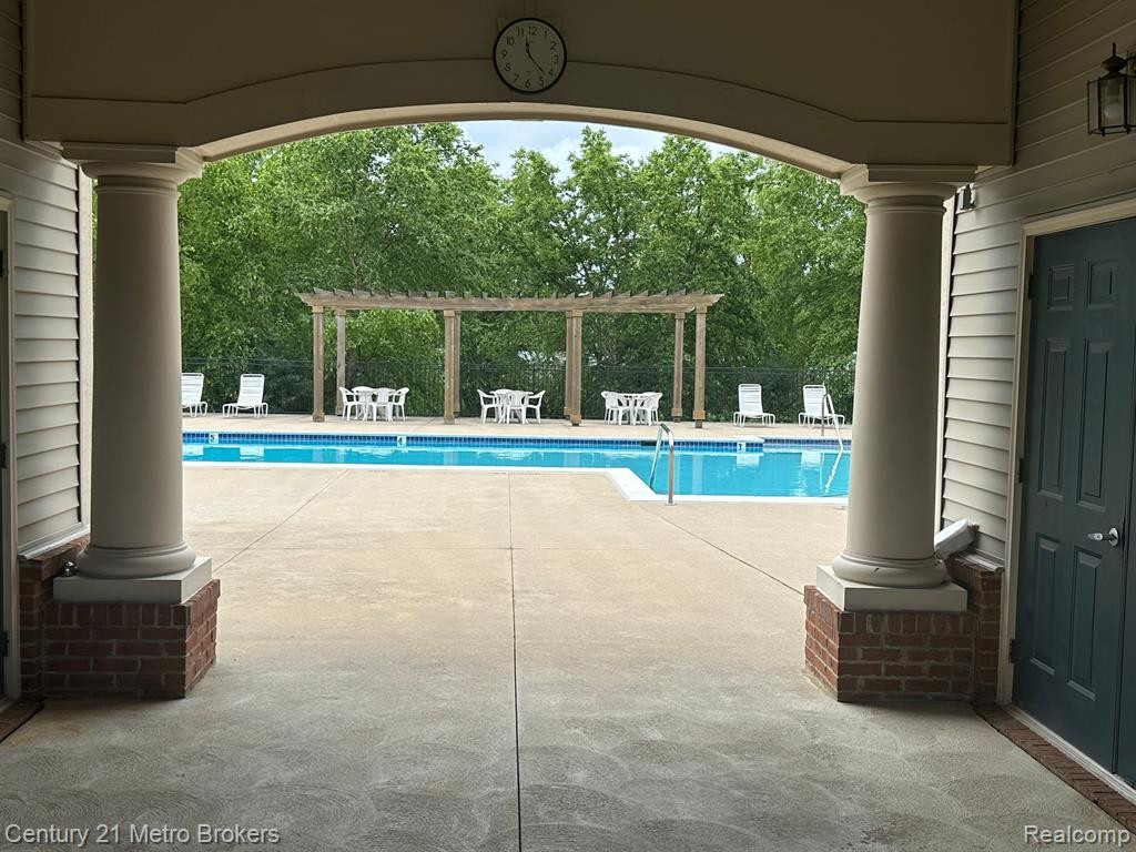17104 ADDINGTON Drive, Commerce Twp, MI 48390 — Photo 38