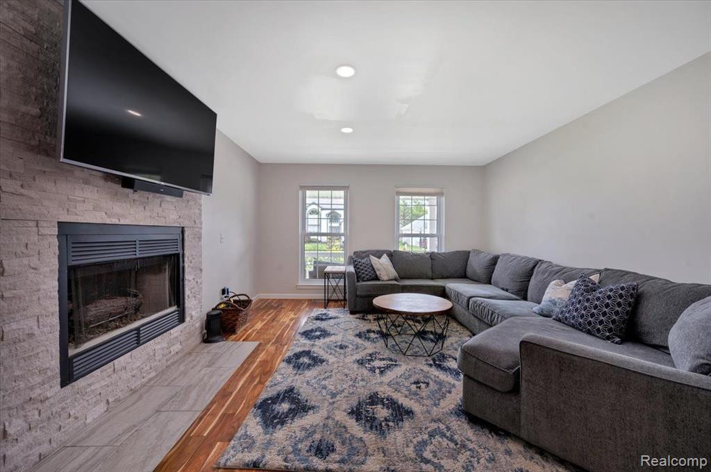 793 WOODLEIGH Way, Oxford, MI 48371 — Photo 13