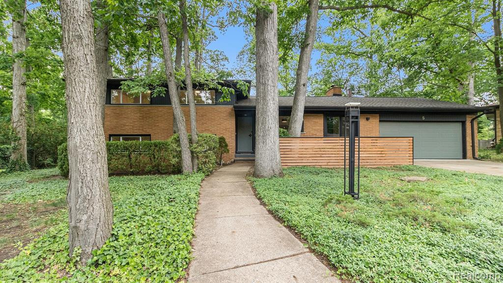 5 Buckingham Court, Ann Arbor, MI 48104 — front exterior