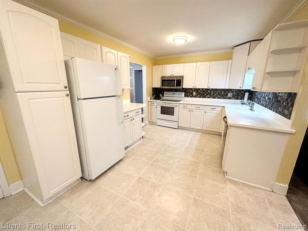 8259 ORHAN Street, Canton, MI 48187 — Photo 5