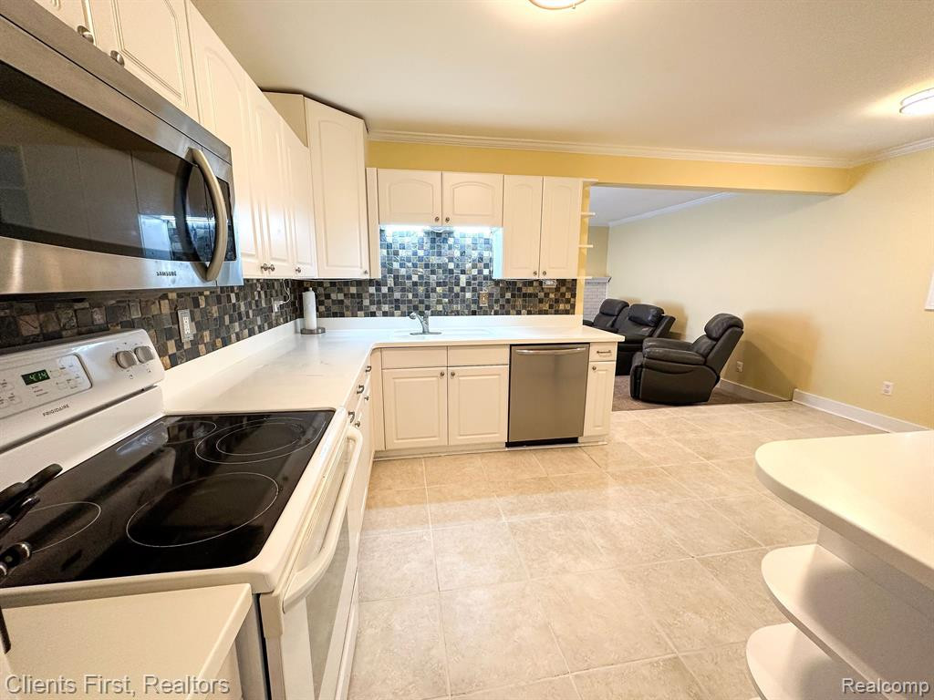 8259 ORHAN Street, Canton, MI 48187 — Photo 6