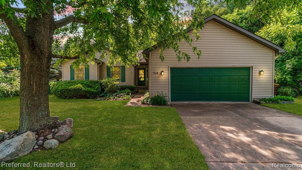 716 Wood Street, Stockbridge, MI 49285 — front exterior