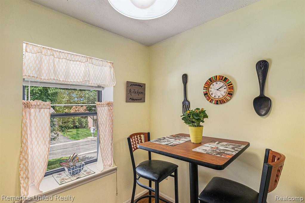 442 FOREST Drive, Brighton, MI 48116 — Photo 6