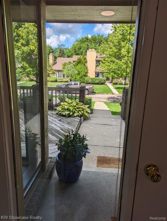 1706 S HILL Boulevard, Bloomfield Hills, MI 48304 — Photo 2