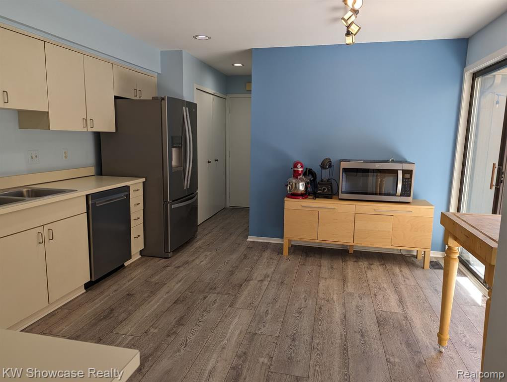 1706 S HILL Boulevard, Bloomfield Hills, MI 48304 — Photo 9