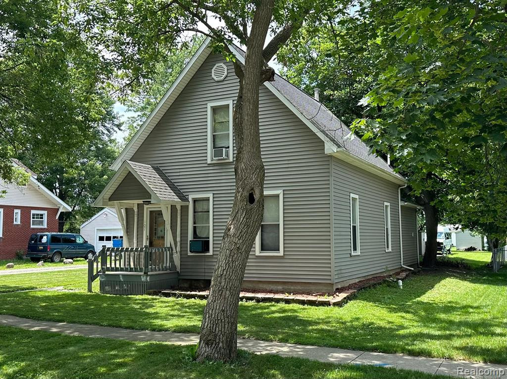 107 S NEEPER Street, Capac, MI 48014 — Photo 2
