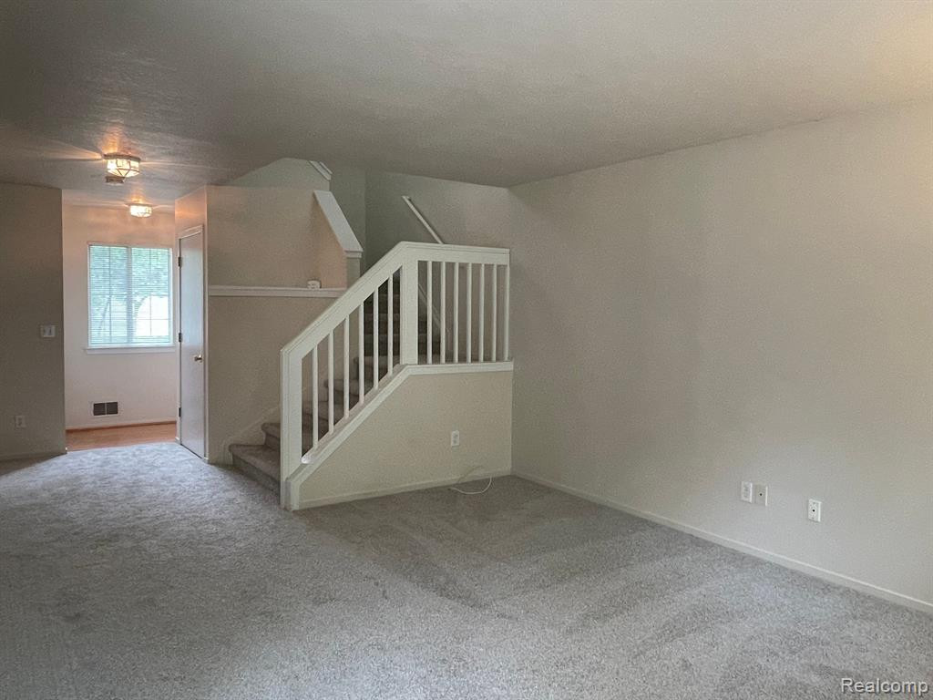 6921 DEERHURST Drive, Westland, MI — Photo 5