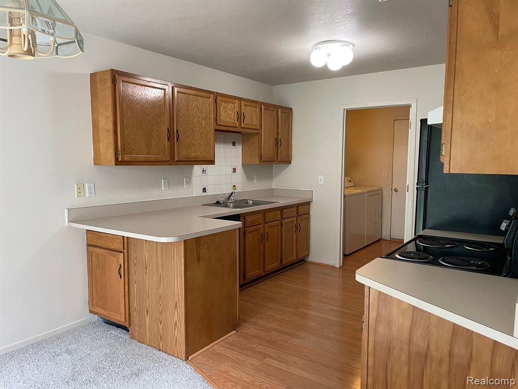 6921 DEERHURST Drive, Westland, MI — Photo 9