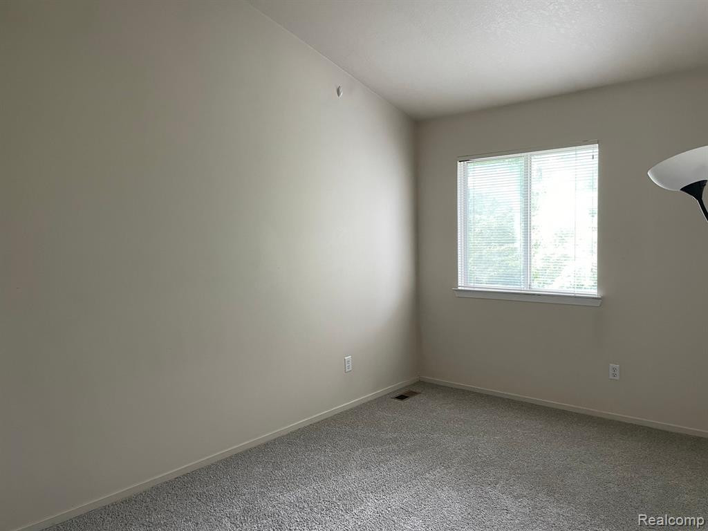 6921 DEERHURST Drive, Westland, MI — Photo 12
