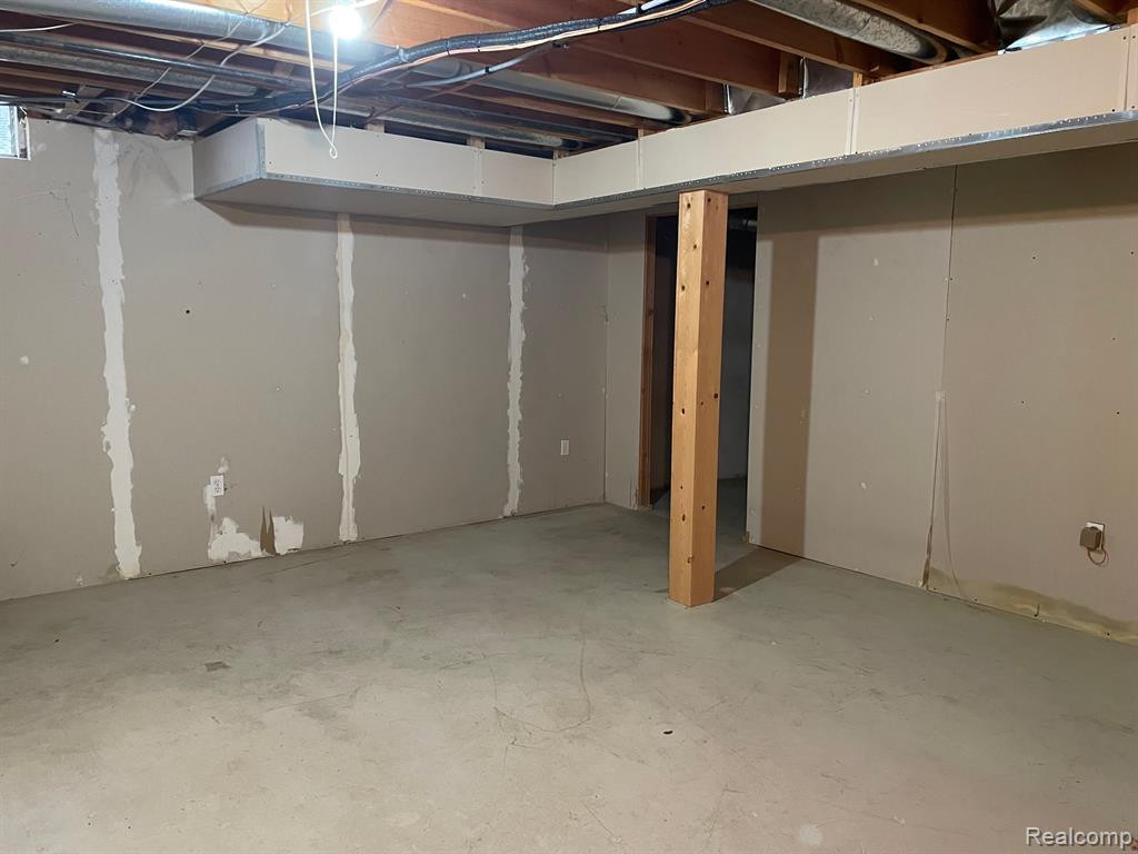 6921 DEERHURST Drive, Westland, MI — Photo 16