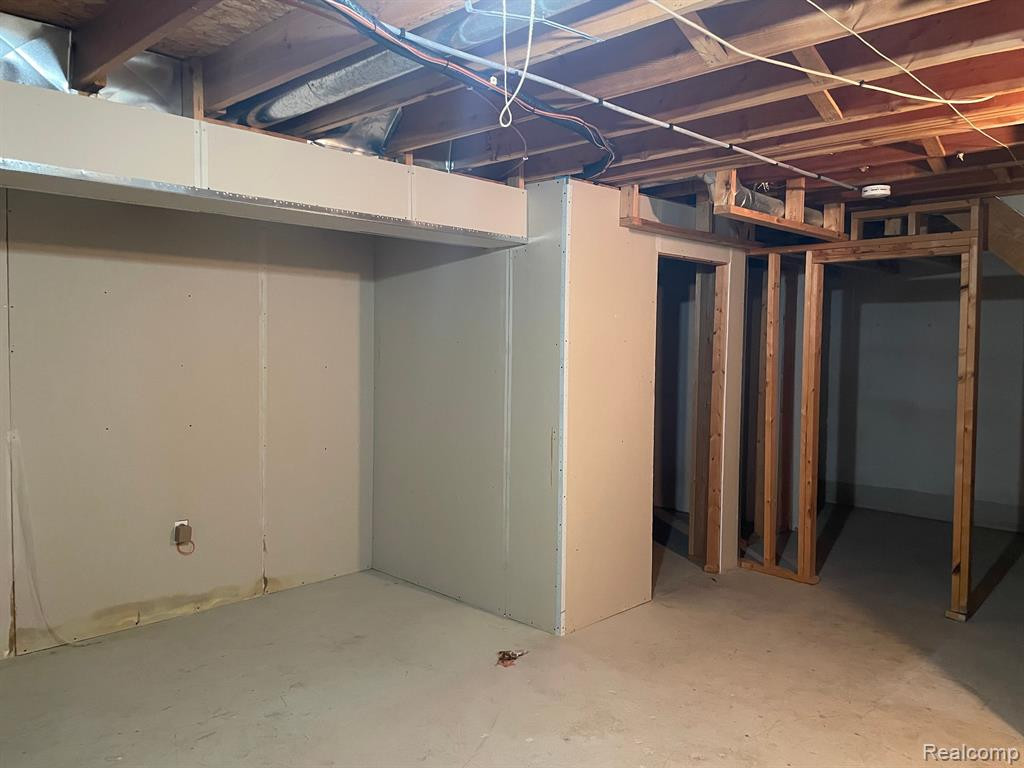 6921 DEERHURST Drive, Westland, MI — Photo 17