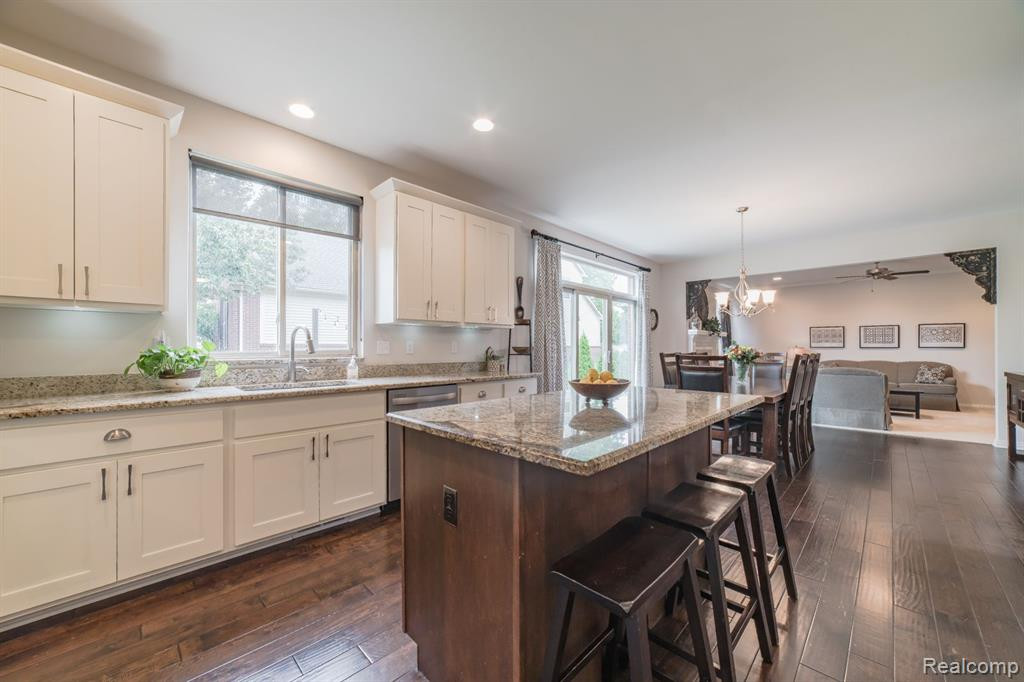 651 BAY POINTE Drive, Oxford, MI 48371 — Photo 8
