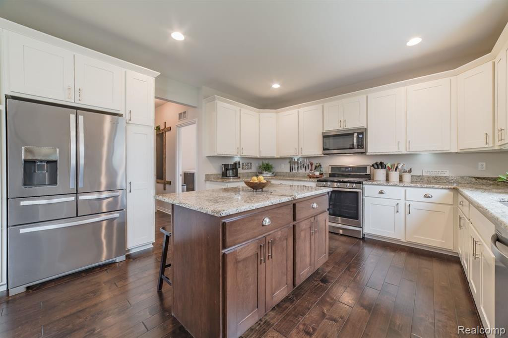 651 BAY POINTE Drive, Oxford, MI 48371 — Photo 9