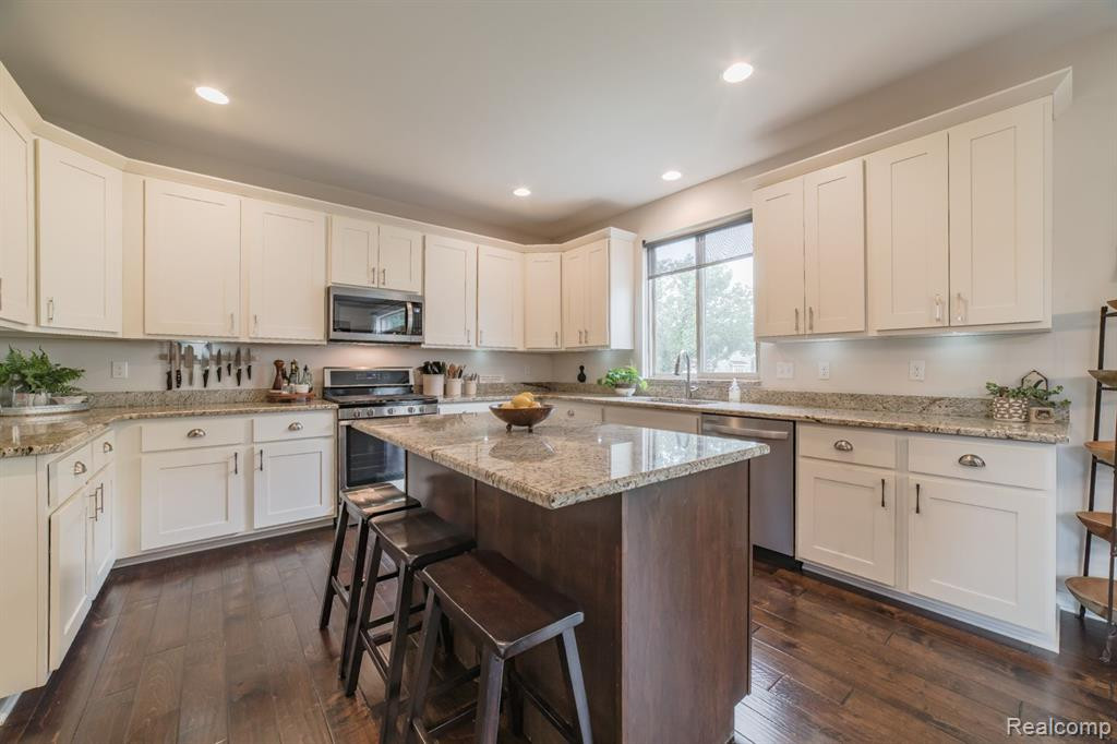 651 BAY POINTE Drive, Oxford, MI 48371 — Photo 10