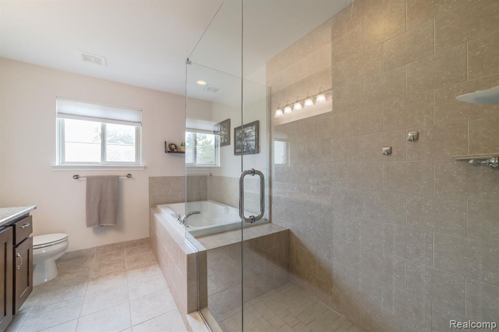 651 BAY POINTE Drive, Oxford, MI 48371 — Photo 27