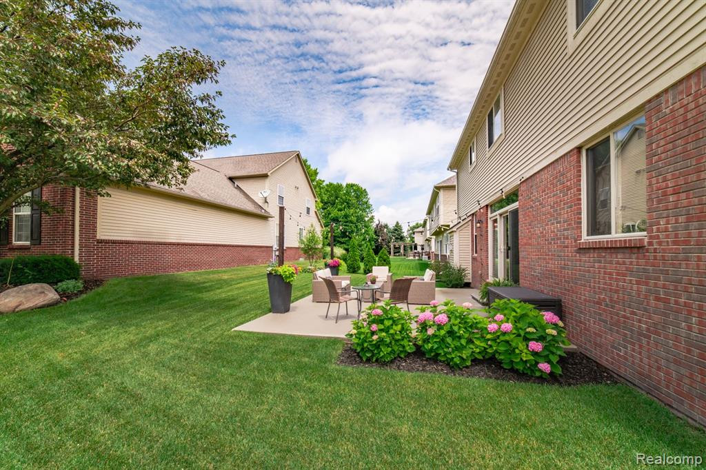 651 BAY POINTE Drive, Oxford, MI 48371 — Photo 32