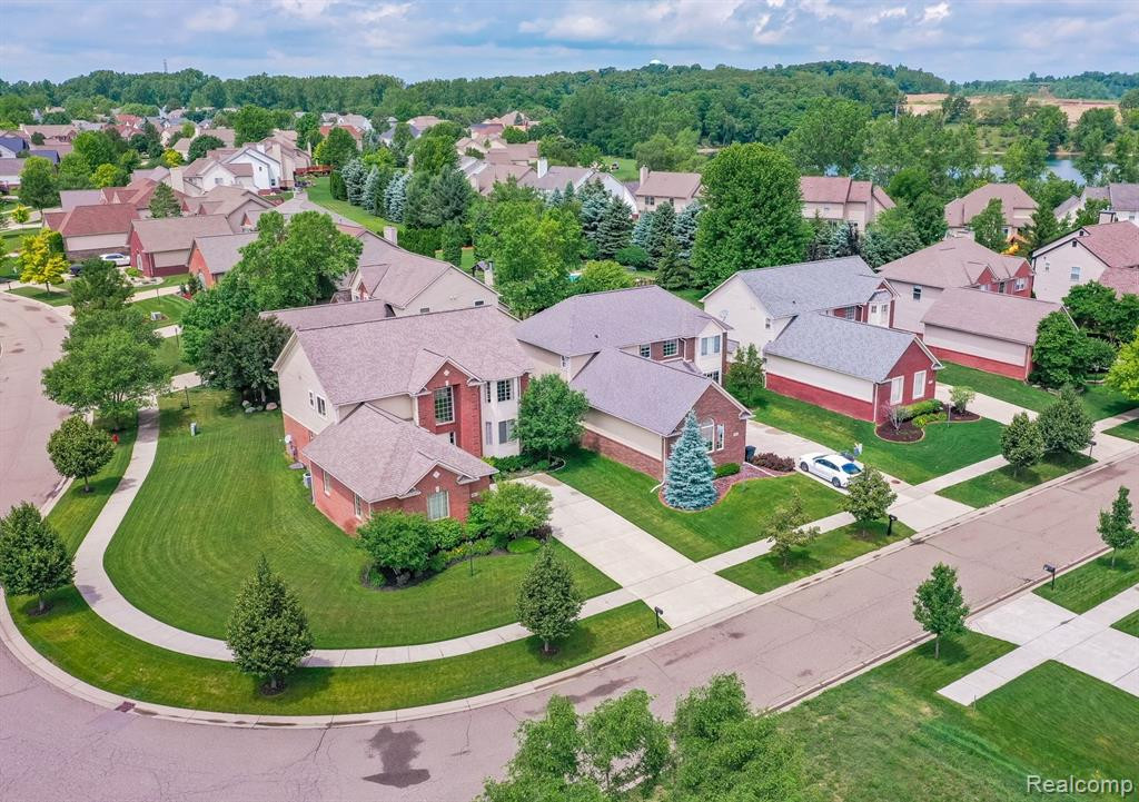 651 BAY POINTE Drive, Oxford, MI 48371 — Photo 35