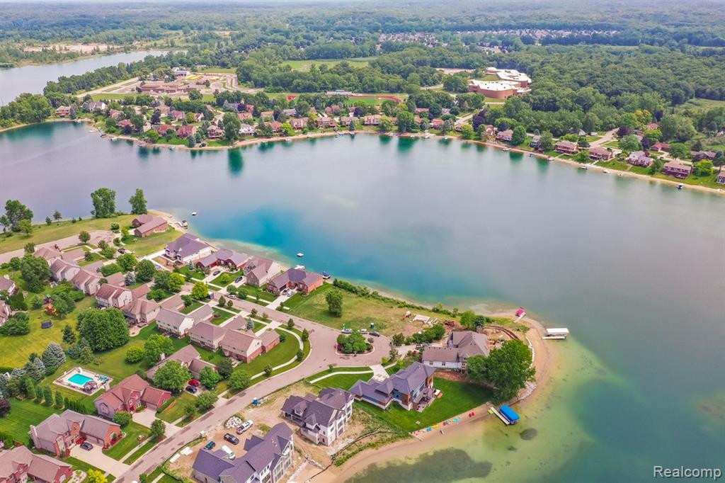 651 BAY POINTE Drive, Oxford, MI 48371 — Photo 37